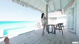 A passionate morning in paradise with a stunning teen
