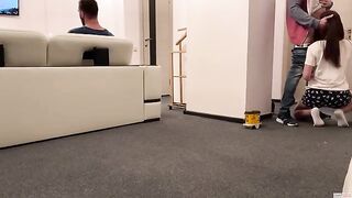 The delivery guy came and the wife got his dick in her mouth
