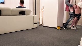 The delivery guy came and the wife got his dick in her mouth