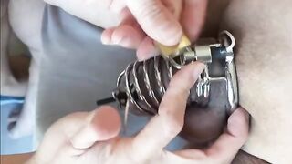 Prostate massage with shocking vibratory stimulation for men