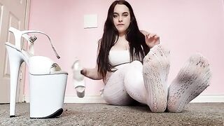 The hottest foot fetish action with stunning brunette in white tights, exclusive content!