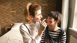 A sexy mime show with a lot of passion and romance