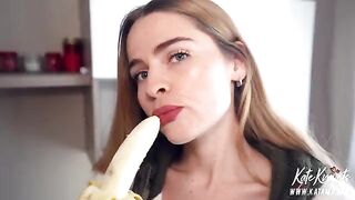 A hungry neighbor made an amazing eye contact with a beautiful girl