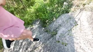 A guy picked up a hot girl and fucked her outdoors