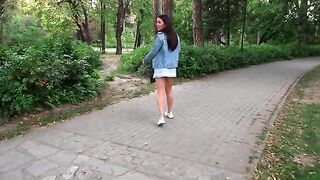 Quick blowjob in the park with a hot brunette babe, cum in mouth