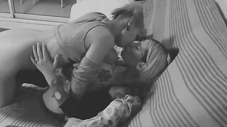 Meg Vicious y Blaze Rager compartiendo habitación para escapar del mal tiempo