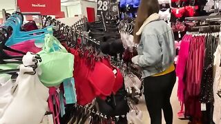 Shopping with ChihuahuaSU ends in spicy gallery toilet photo shoot