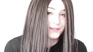 Samsung Girl assists dude in switching to Samsung - fail