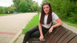 Babe fucked in the park and received sperm in her mouth