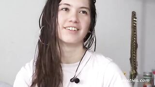 Cute girl from America masturbates in the bathtub