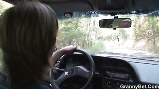 Old granny gets fucked after giving a blowjob