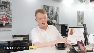 A bored waitress tried to get some tips by showing her ass
