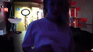 Behind the scene with Wet Kelly - Masturbating while watching actors playing, a true amateur experience