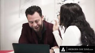 Violet Starr cheats on her husband with a passionate client