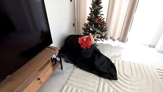 The courier delivered the parcel and fulfilled the fantasy of a hot wife