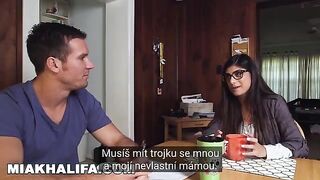 Můj přítel mi nedovolí mít trojku, takže jsem se s dvěma černochy spílal