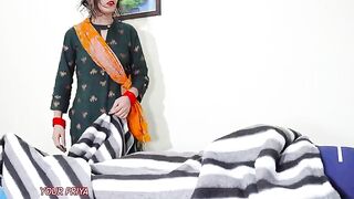 Indian maid saw my dick and was amazed, so she sucked it