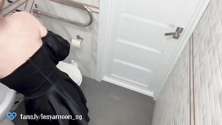 The first night date ended with a passionate encounter in the toilet