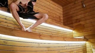 I showed my dick to three strangers in the sauna, it was great!