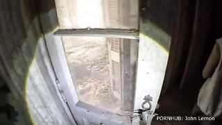 Exploring the abandoned mansion from 1872 is not for the faint-hearted!