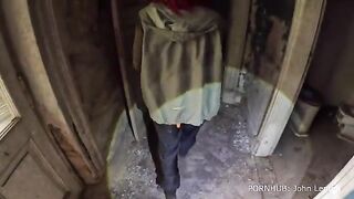 Exploring the abandoned mansion from 1872 is not for the faint-hearted!