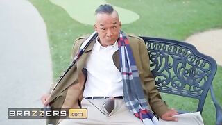 Guy flashed his cock in the park, and Ebony Mystique got so fucking horny she couldn’t resist