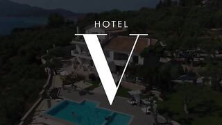 Poolside service turns into a steamy threesome with Scarlett and Honour