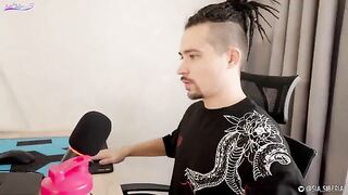 The cute girl rewarded her boyfriend for his victory in Call of Duty