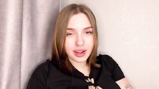 A girl with a juicy ass masturbates at home alone