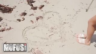 Petite bitch Vina Sky banged on the sandy beach