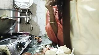 Two guys fucked an Indian girl in a steamy Mumbai encounter