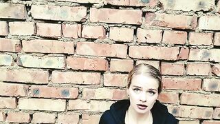 In a post-apocalyptic world, a girl is being hunted on Halloween