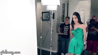 Two 18-year-old prom queens know how to use their fingers for sex