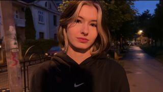 An 18-year-old girl is fucking with a rich guy on the first date