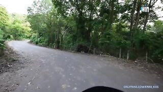 A girl got a new experience of sex in the jungle
