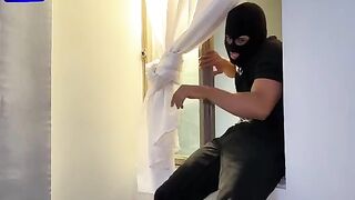 The thief broke into the house of a Colombian MILF and they fucked