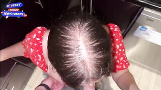 The guy checks the strength of the girl’s pussy in the kitchen