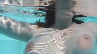 Sex in the swimming pool with a dildo