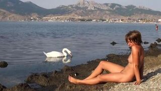 A girl went swimming in the river and became completely naked