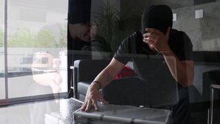 The police caught a thief and fucked Jacqueline Taylor