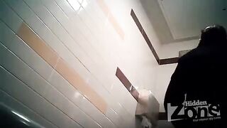 Camera in the toilet of a woman. It is not recommended to spy!