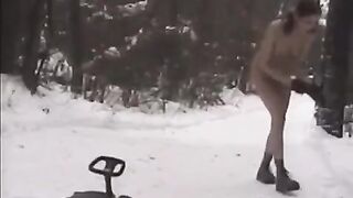 Girls are not afraid to show their bodies in the snow