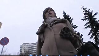 A girl from the street for money had to do an blowjob
