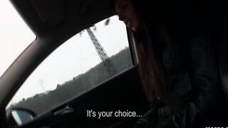 A cunning taxi driver forced a passenger to suck him off