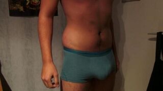 A guy came off his bolt and made a cumshot in his underwear