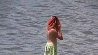 A man walked naked on the coast of Crimea in HD