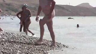 A man walked naked on the coast of Crimea in HD