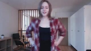Babe can't handle the huge toy in her tight pussy!