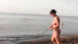 A naked beauty played on the beach with a beautiful body