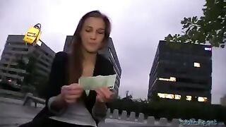 A girl agreed to have sex for money with a stranger in the street